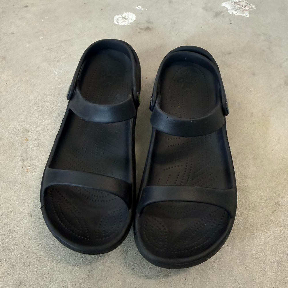 Dawgs with green logo Sandles Sz 8 woman's